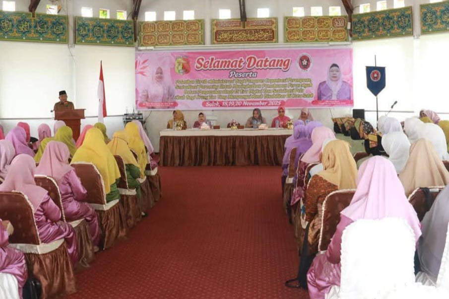 Pelatihan tertib Administrasi pengurus organisasi wanita se kota Solok